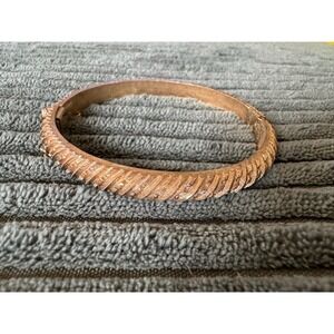 Trifari Gold Tone Textured Bangle Bracelet Vintage‎ Fashion Jewelry